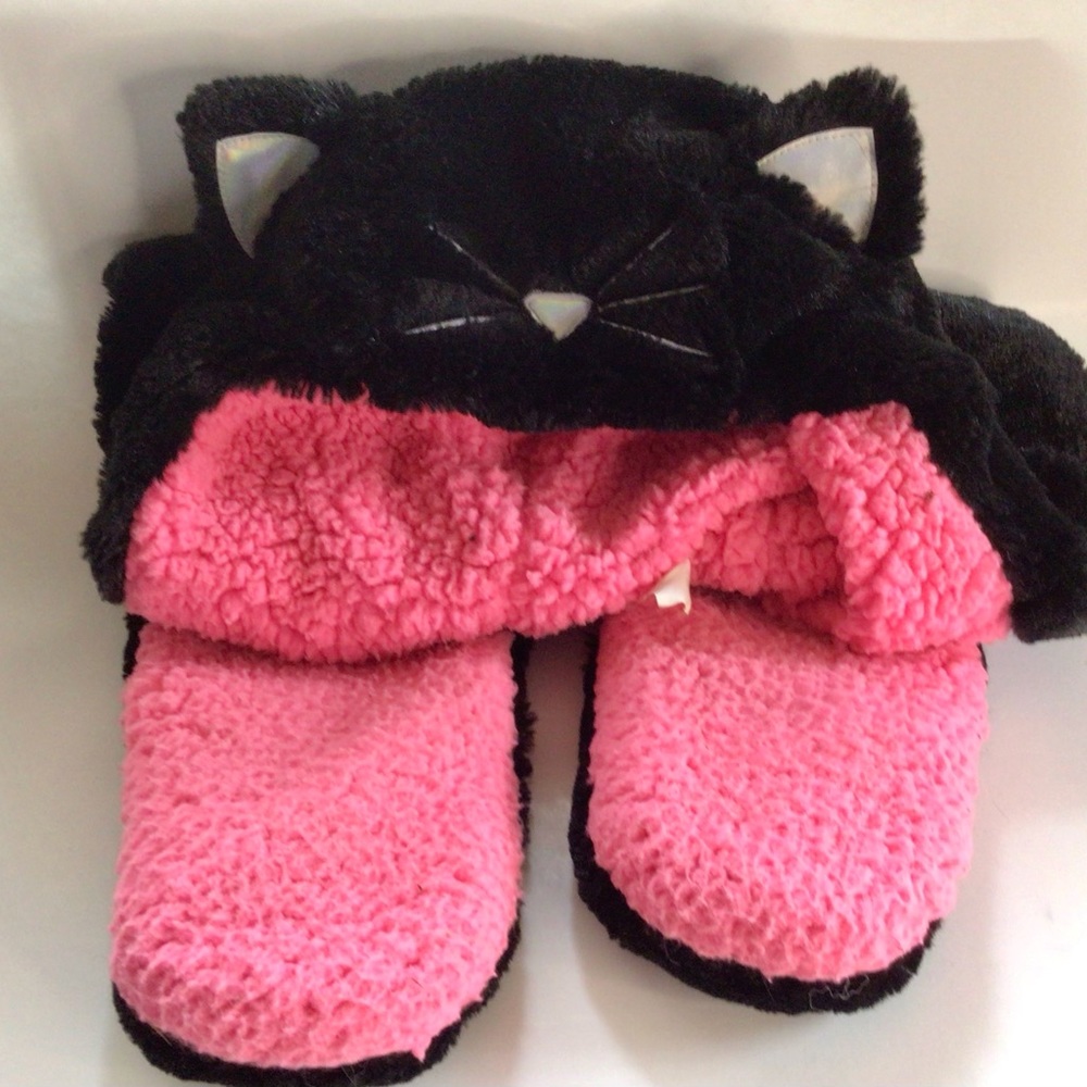 Capelli Kids winter Cat w/whiskers hat with built in mittens.